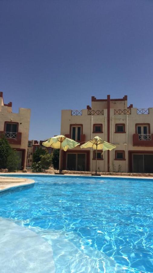 Brand New Renovated Cheerful 3-Bedroom Villa With 6 Pools Family Only- Perla Marina Kilo 85 El Alamein Exteriör bild
