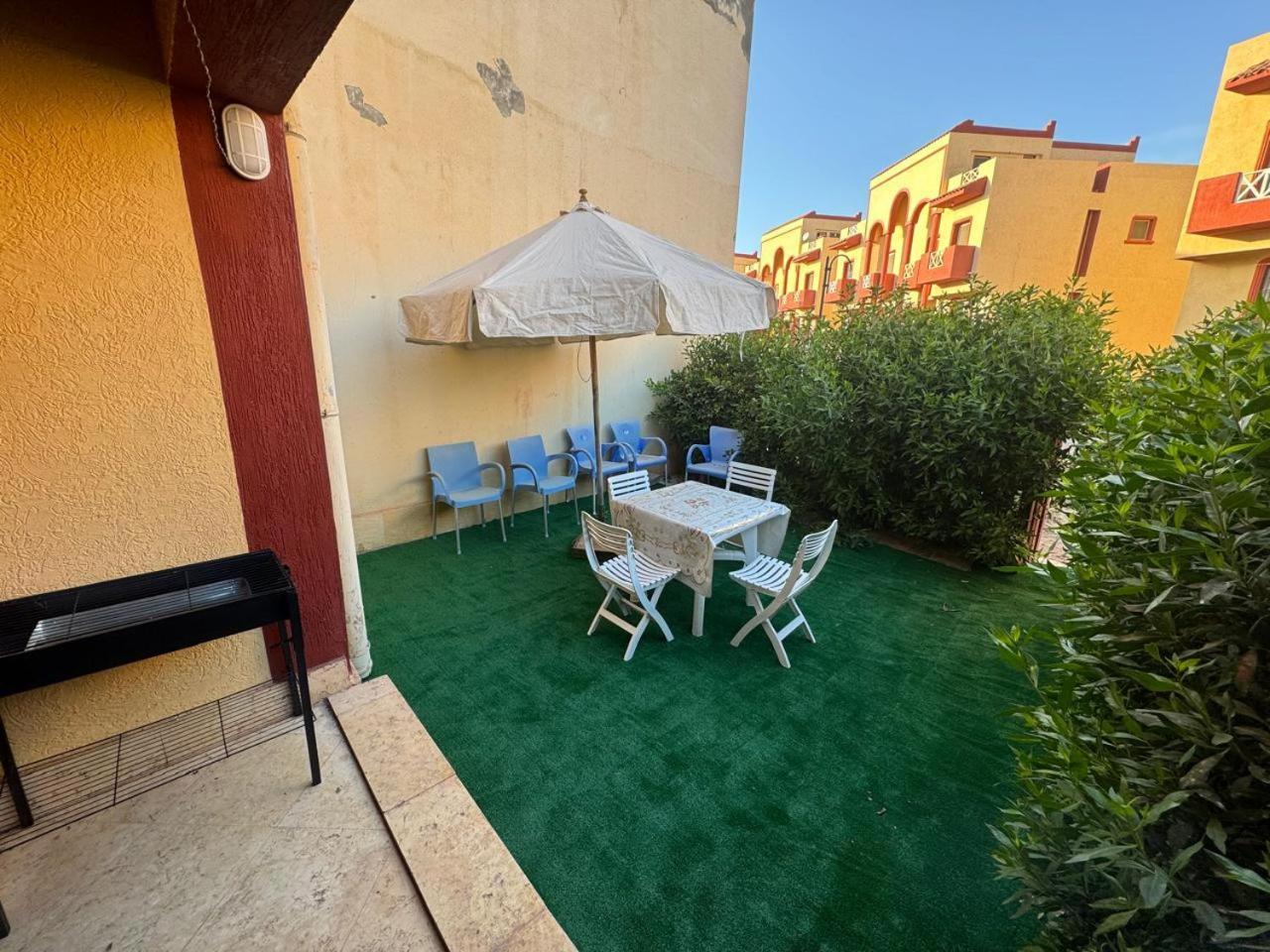 Brand New Renovated Cheerful 3-Bedroom Villa With 6 Pools Family Only- Perla Marina Kilo 85 El Alamein Exteriör bild